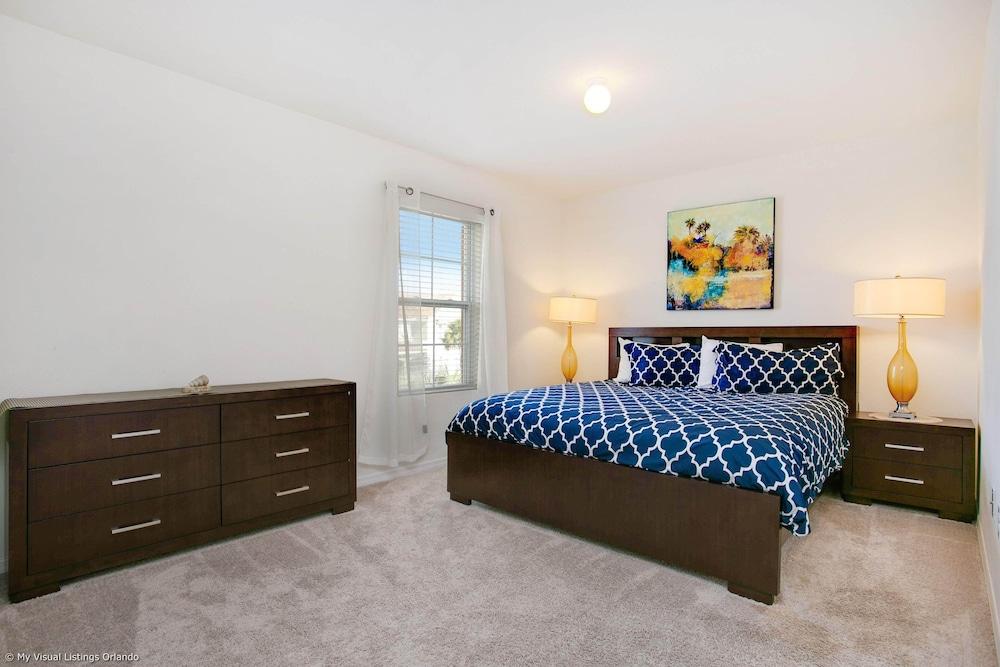 Enjoy the Private View! Roomy Town Home With Pool, 20 Mins From Disney #5st739