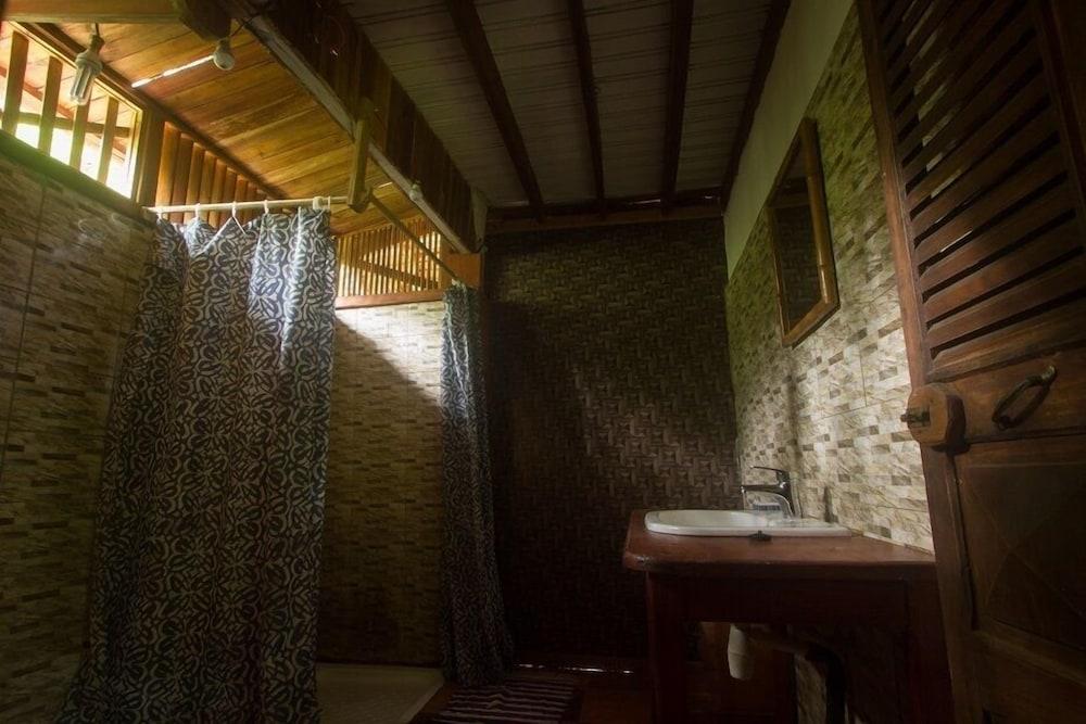 Les Acacias Bungalows Manambato