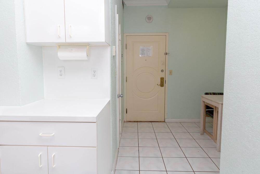 656 Studio Apartment Hollywood Beach