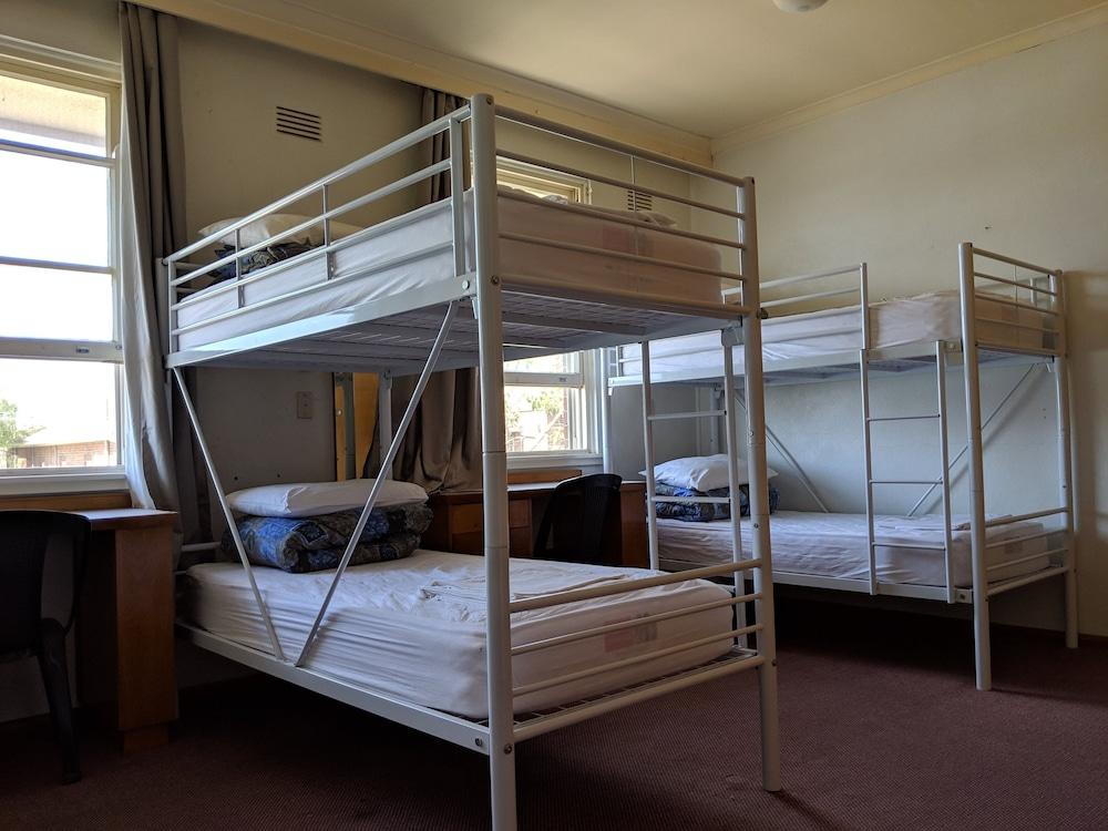 Young Budget Accommodation - Hostel