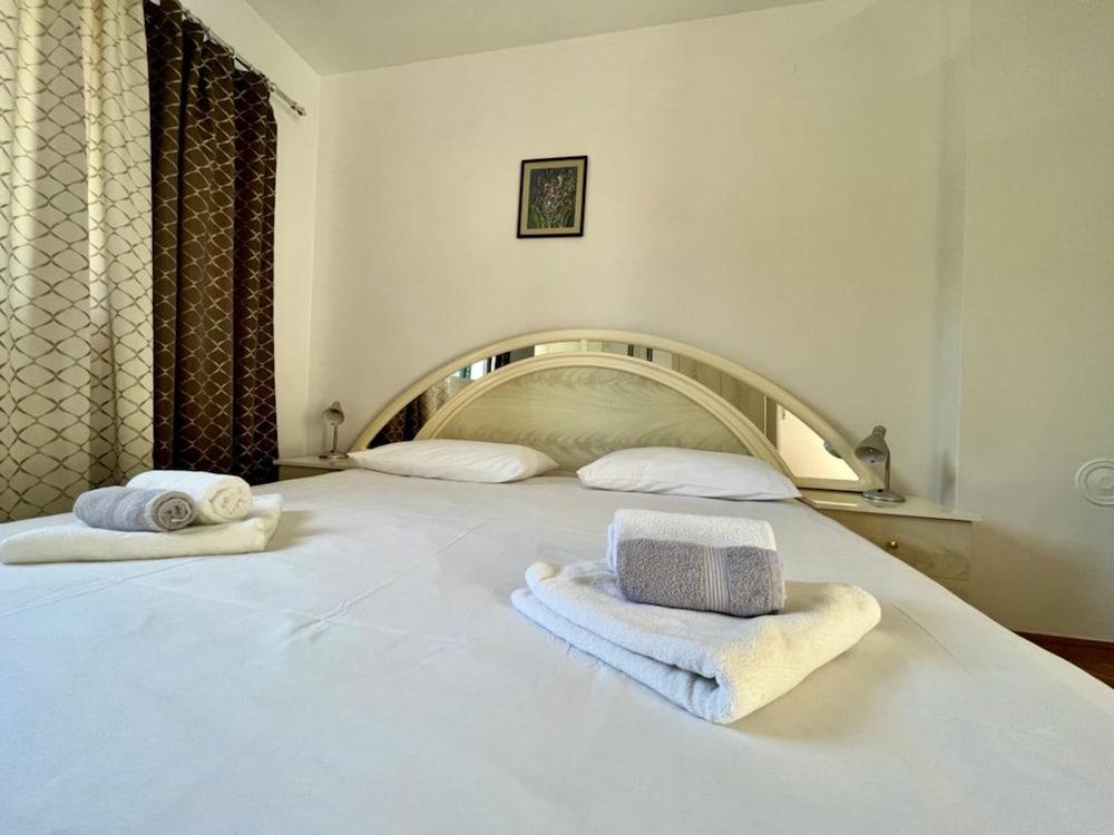 Lemon Tree Apartments