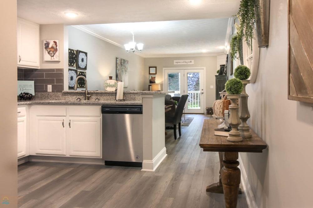 2103 Golf View Towers Lazy Bears Den