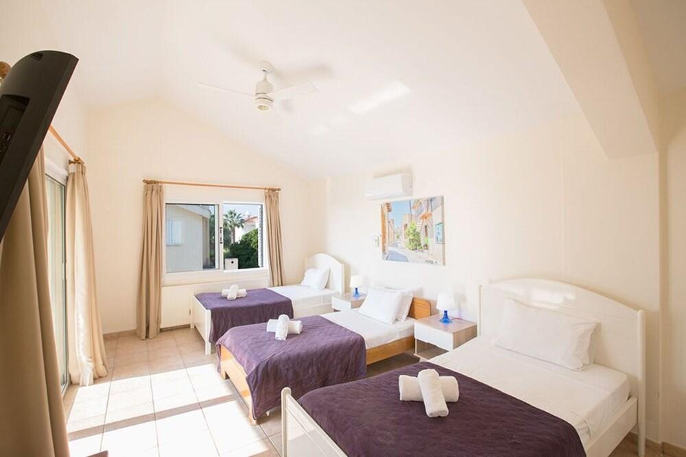 Luxury 4 Bedroom Villa With Private Pool, Sotira Villa 1301