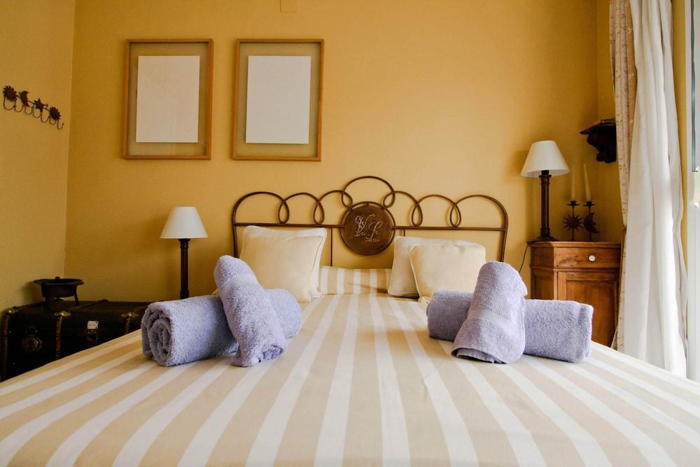 Suitur beachfront duplex with pool and sea views