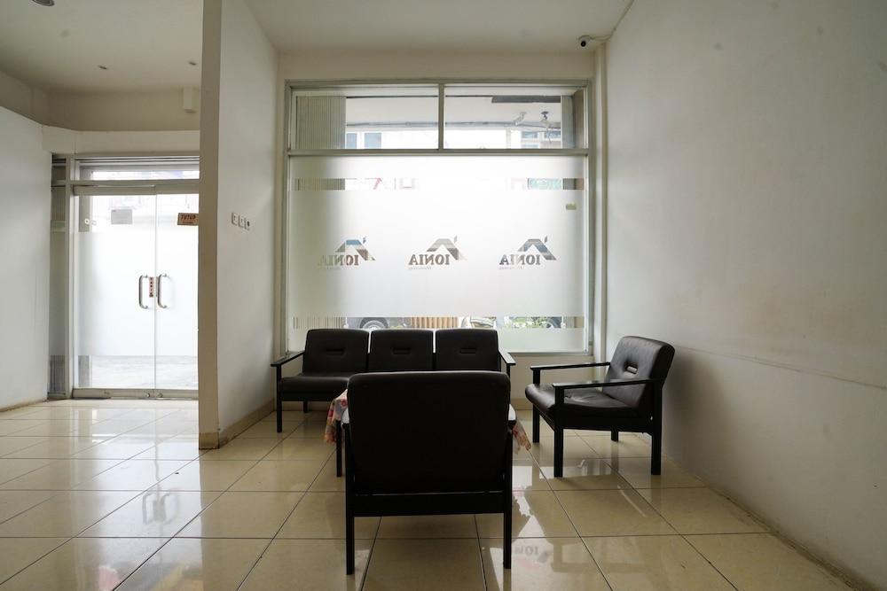 OYO 2869 Ionia Homestay