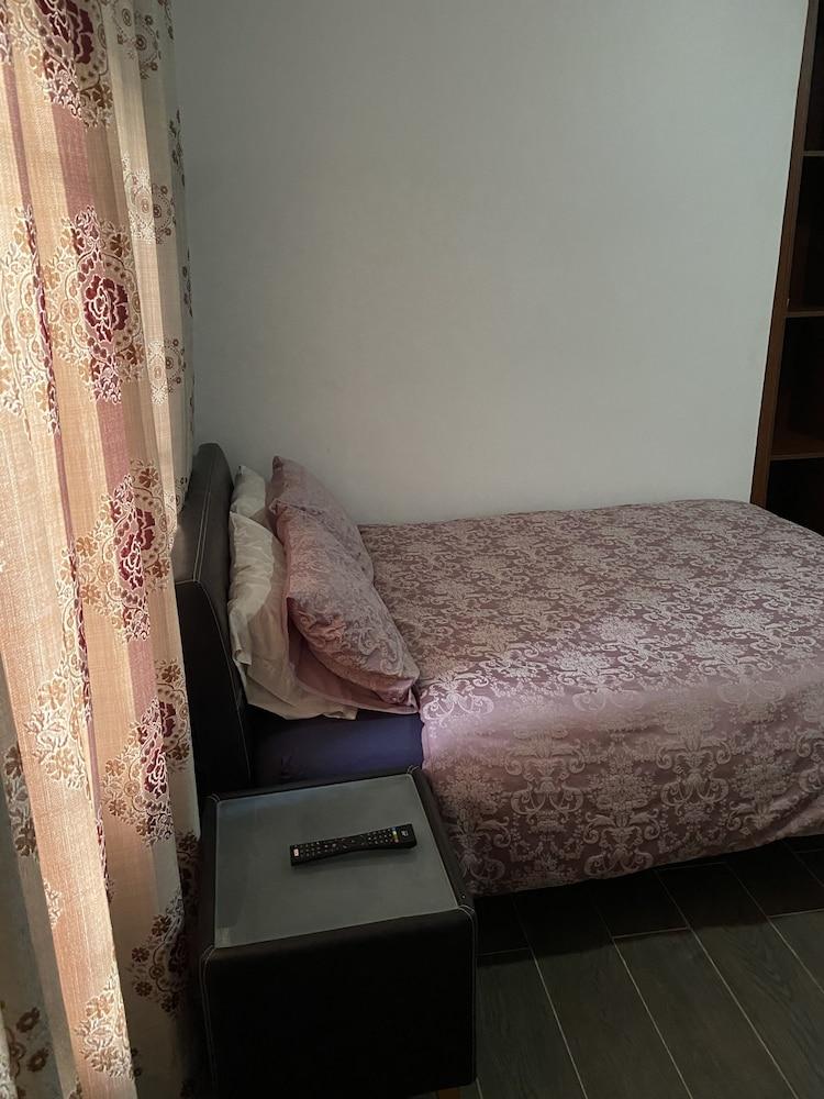 3-bed Apartment, Sleeps 6 With Wi-fi