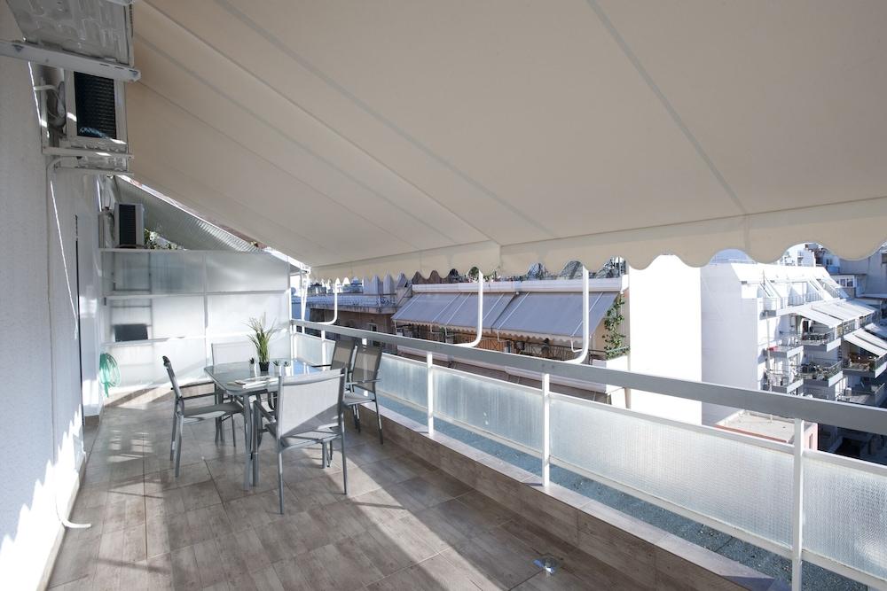 Kolonos - A Renovated Apartment