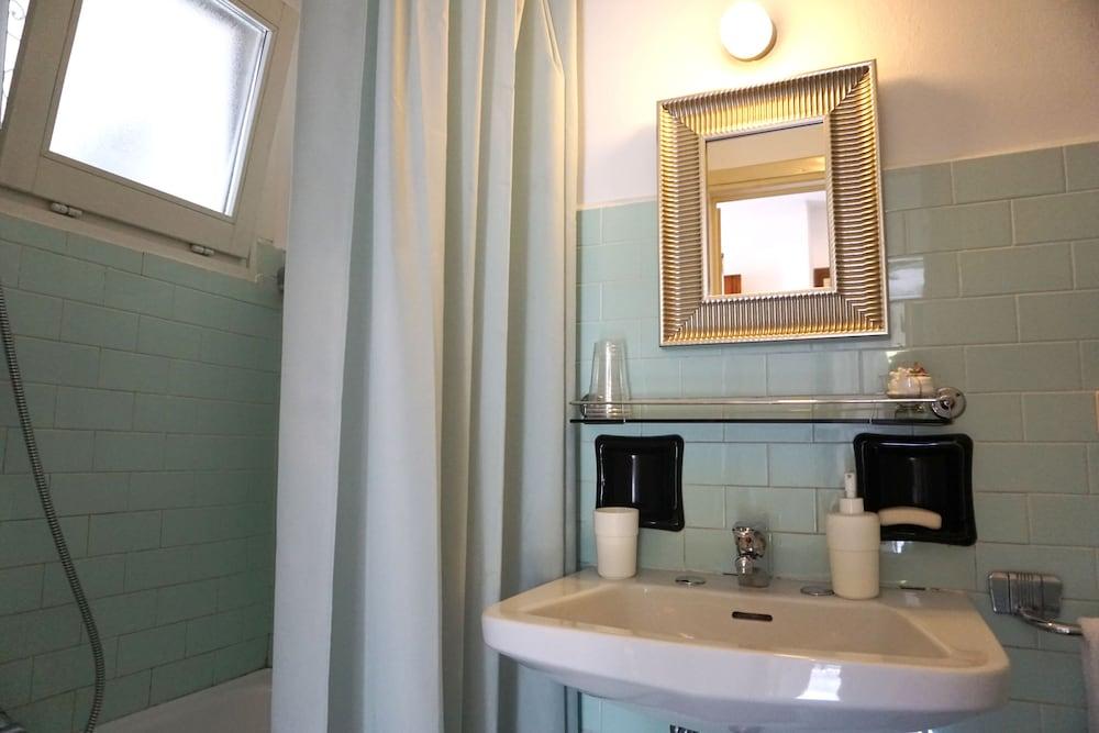 Apartment With Garden and Private Parking