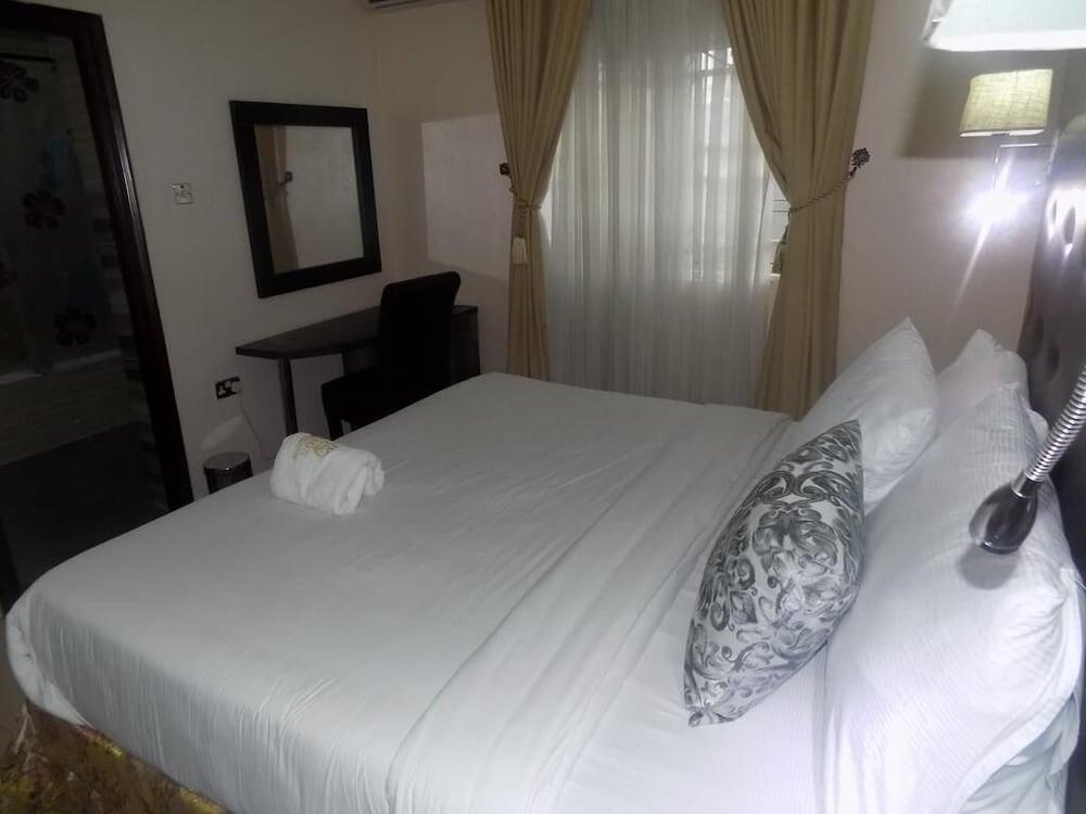 C'ron Hotels and Suites