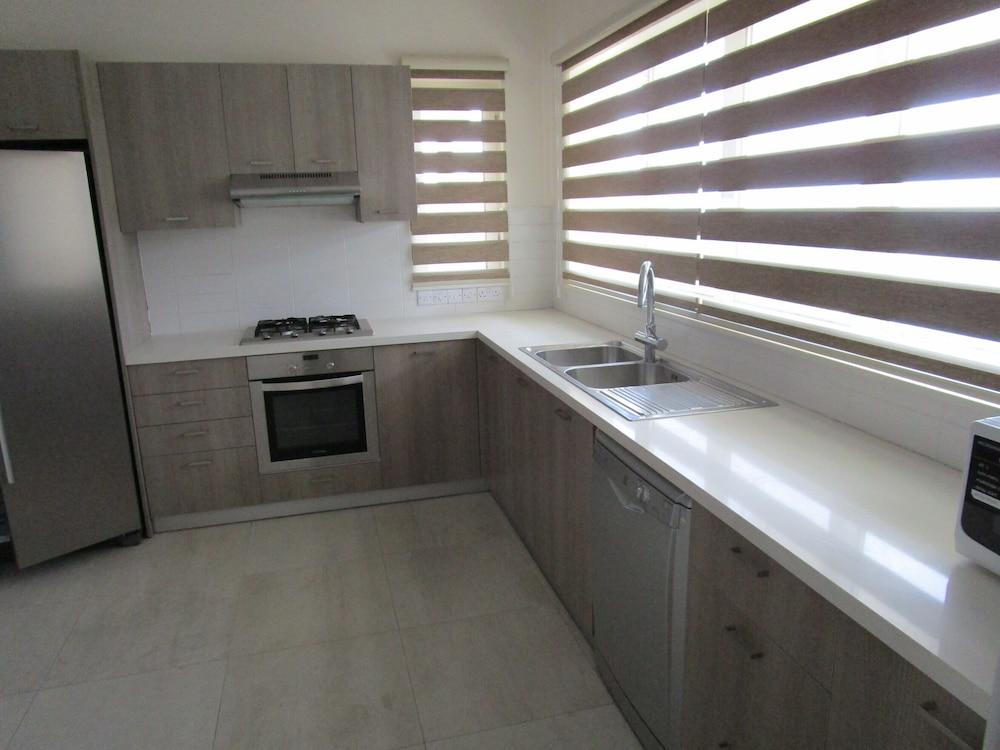 Resitour - Perneri Villas