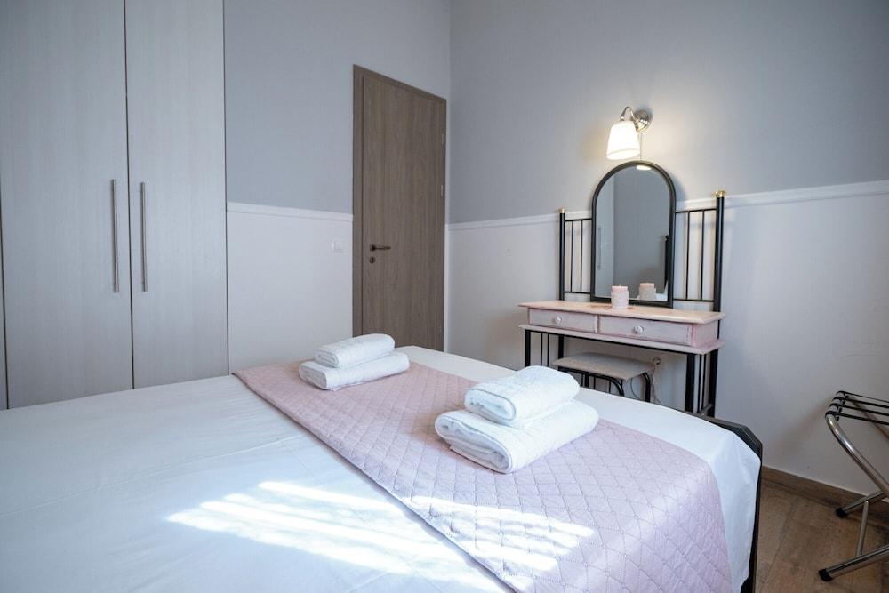 Olympia's Apartments