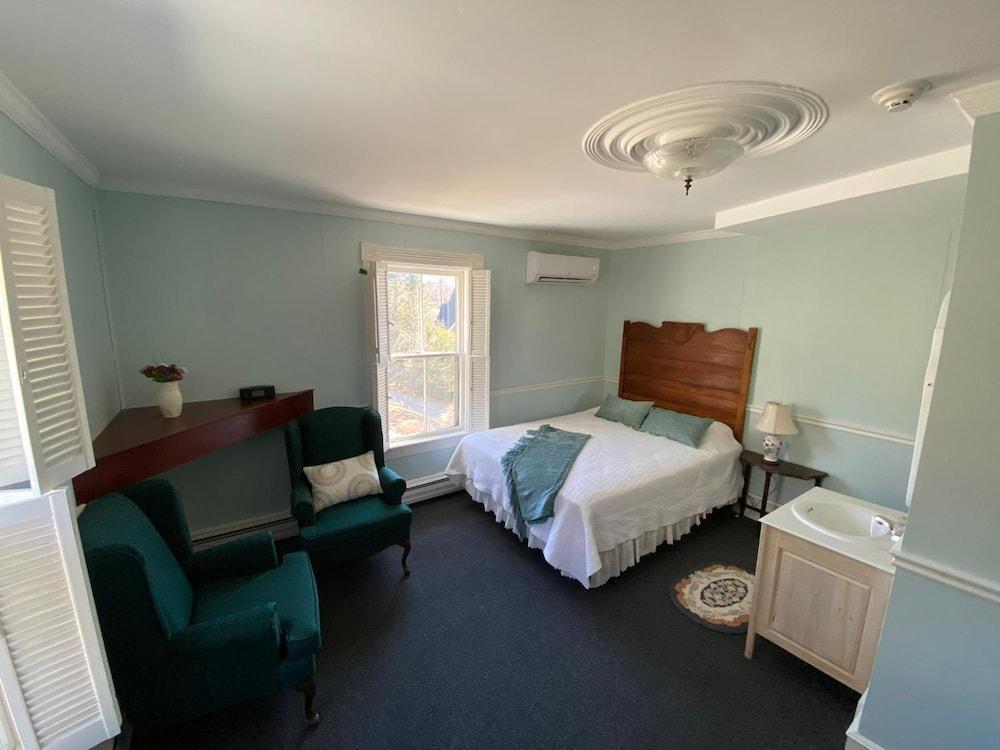 The Tuna Blue Inn and Restaurant