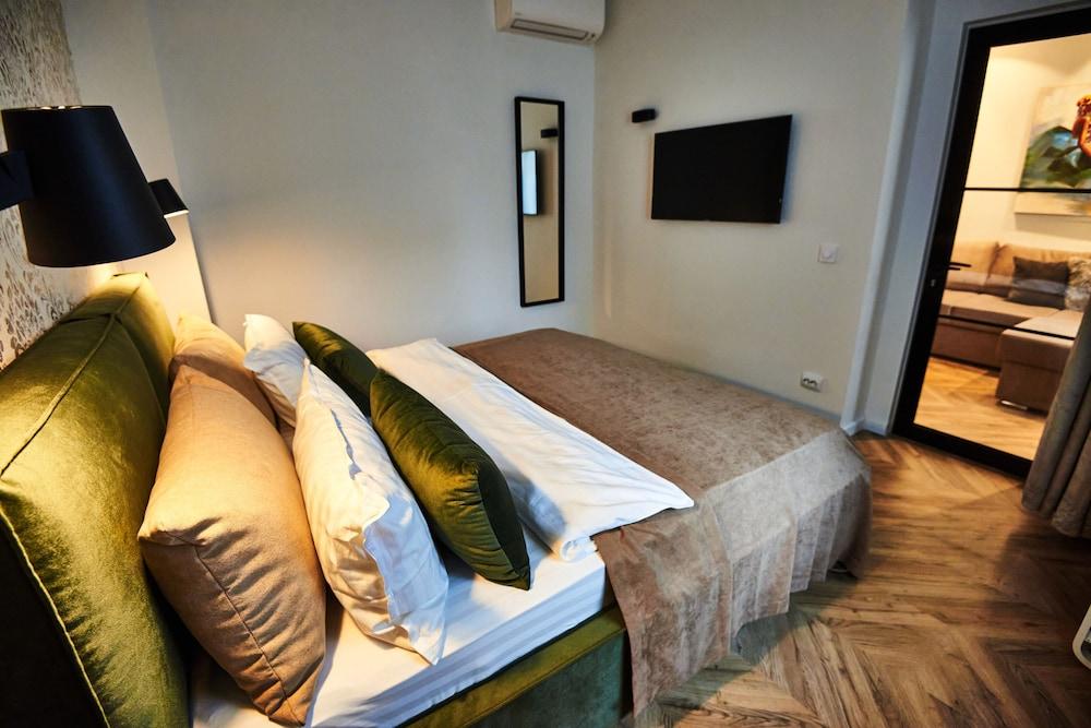 Metropole Apartments Royal Residence