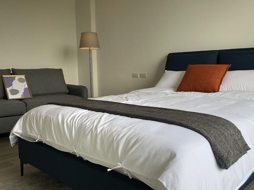 Single Eyelid Hostel