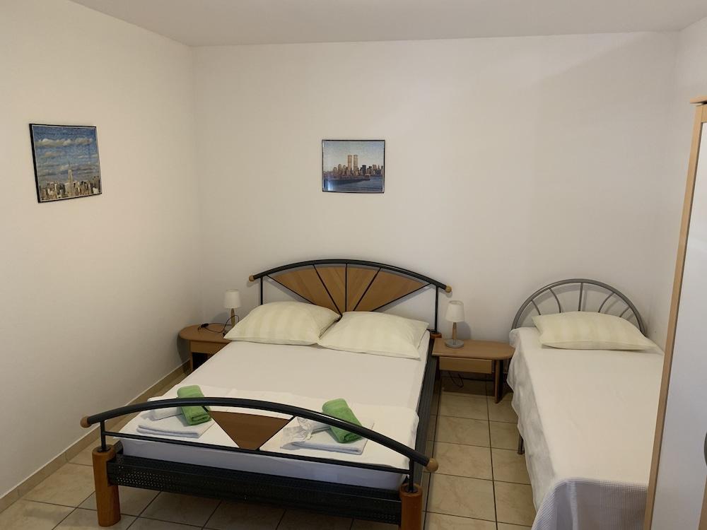 Apartments Mate with pool