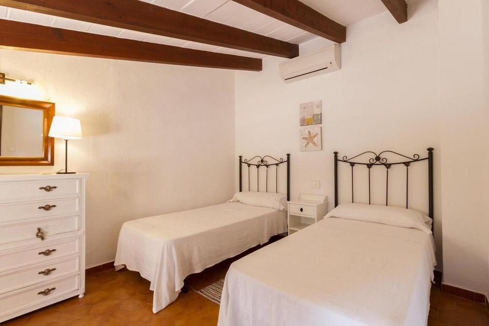 Villa - 4 Bedrooms with Pool and WiFi - 103163