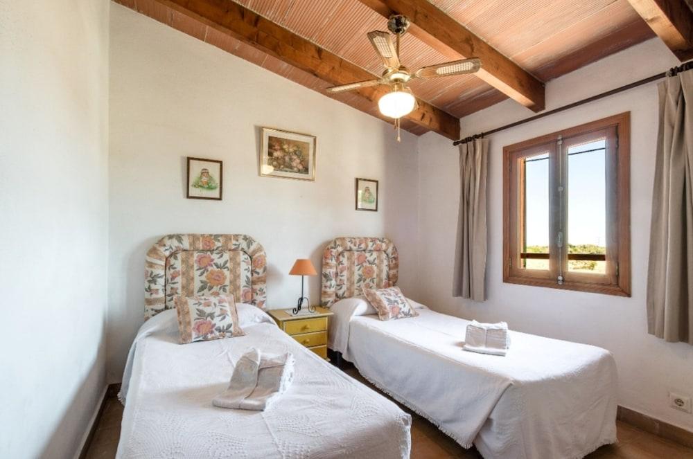 Villa - 4 Bedrooms with Pool and WiFi - 103166