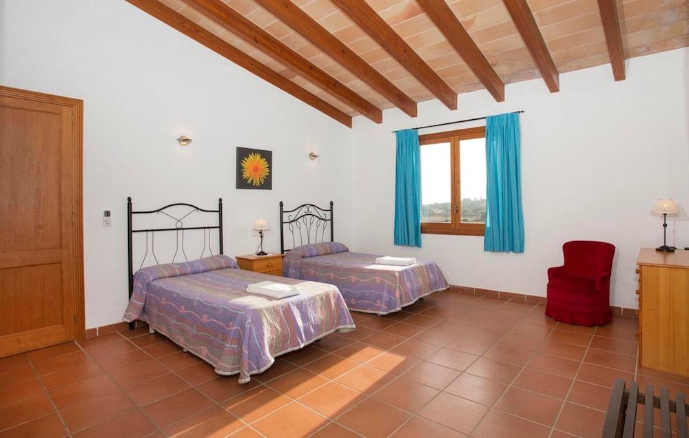 Villa - 4 Bedrooms with Pool and WiFi - 103183