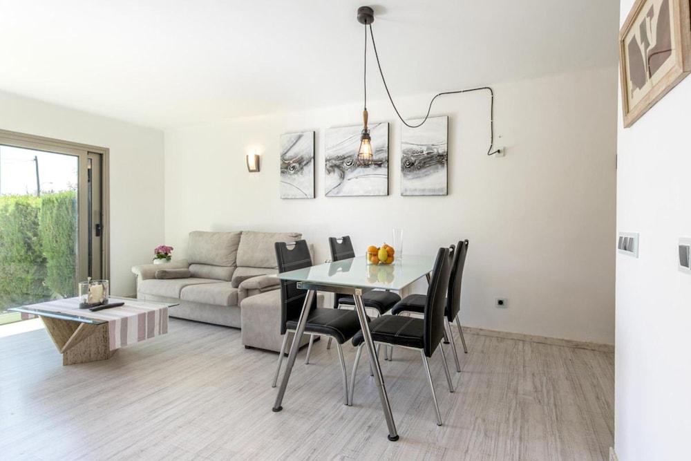 Apartment - 2 Bedrooms with Pool and WiFi - 107876