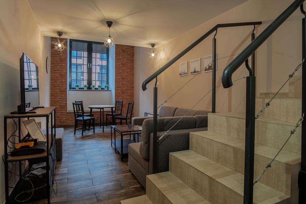 Dream Aparts - Lofty Scheiblera