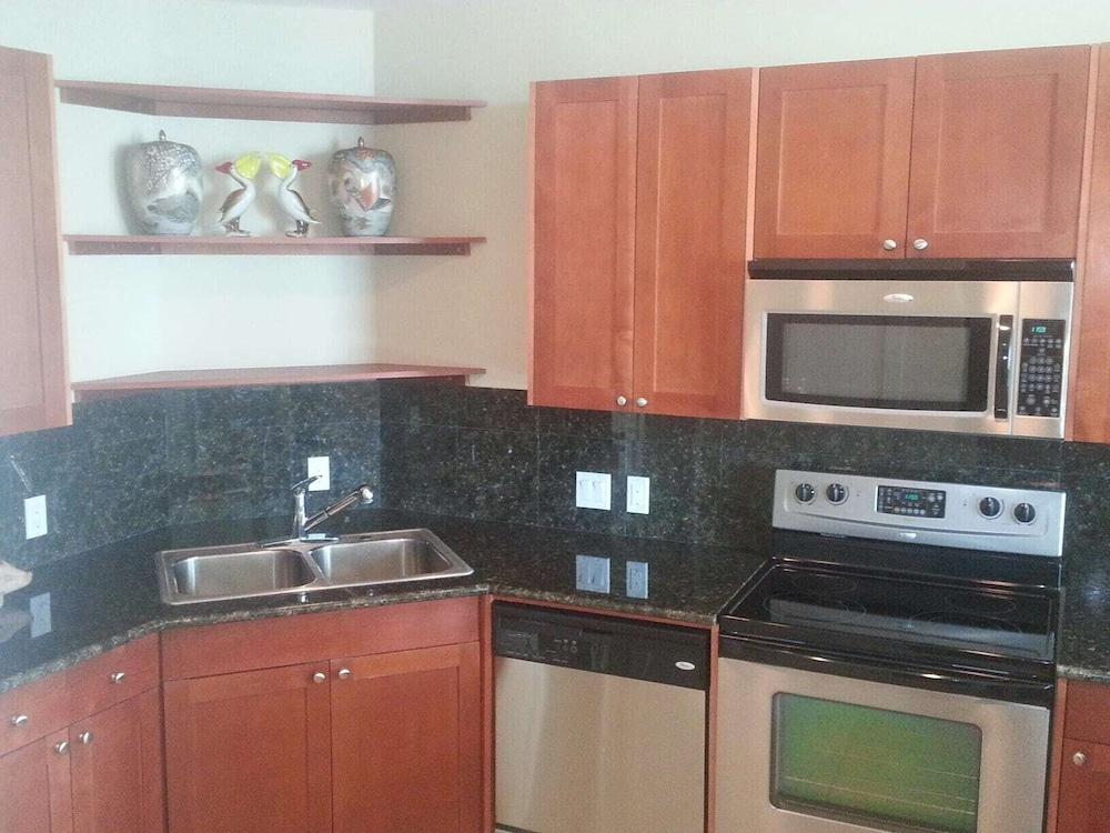 Emerald by the Sea 1012