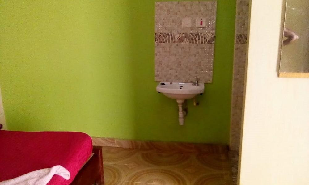 Crestone Peak Inn Guest House