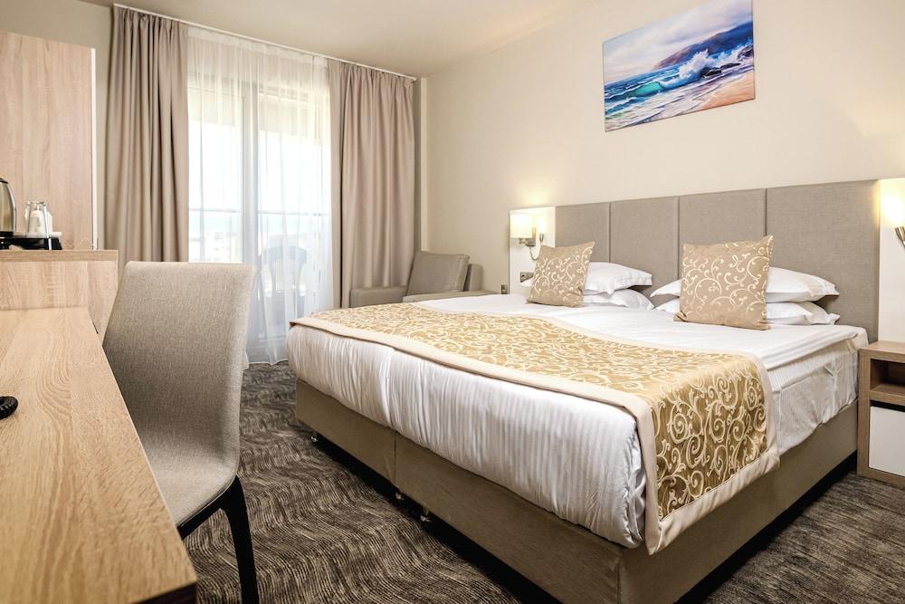 Hotel Laguna Park Sunrise