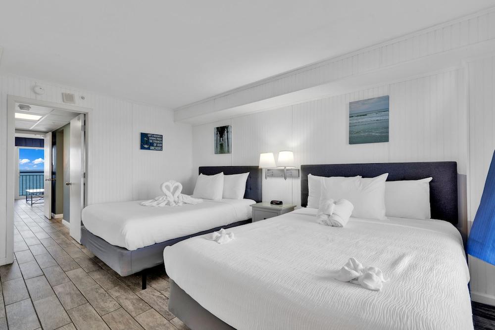 Spectacular Oceanfront Condo by Hosteeva