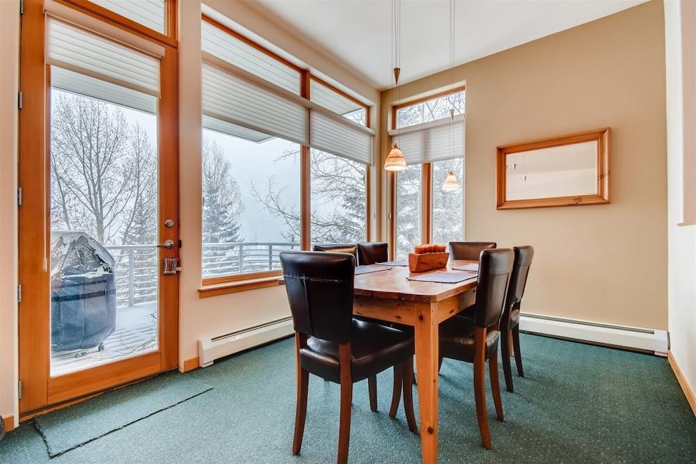 1-1220 Lionsridge Loop 3B