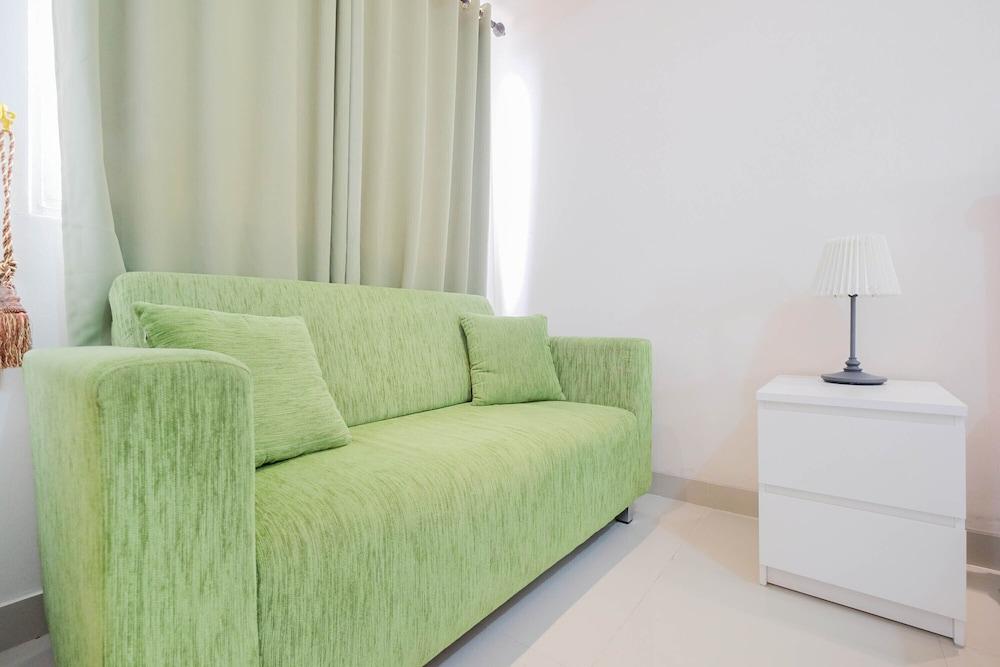 Minimalist and Comfy Studio The Oasis Cikarang Apartment