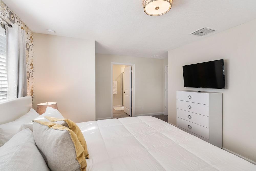 8931 SD - Pet-friendly 5BR Retreat: Private Pool