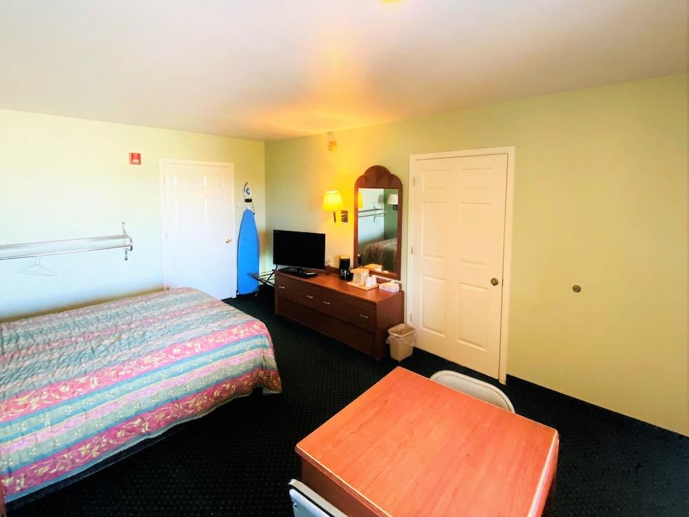 Pine Point Inn & Suites