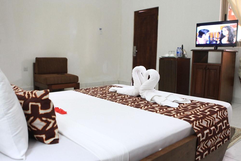 Coconut Grove Beach Resort