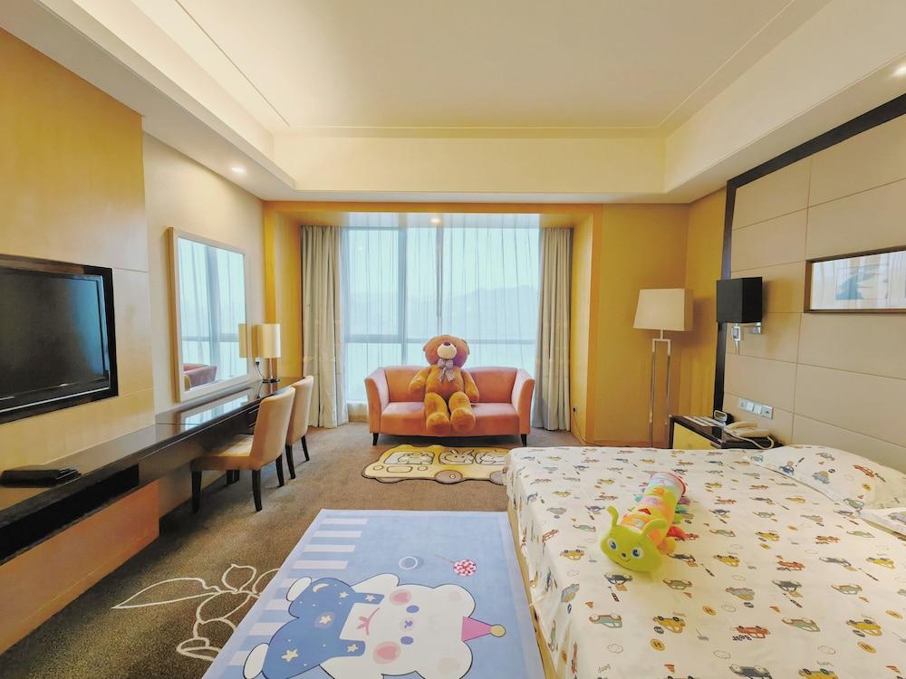 Crowne Plaza Yichang by IHG
