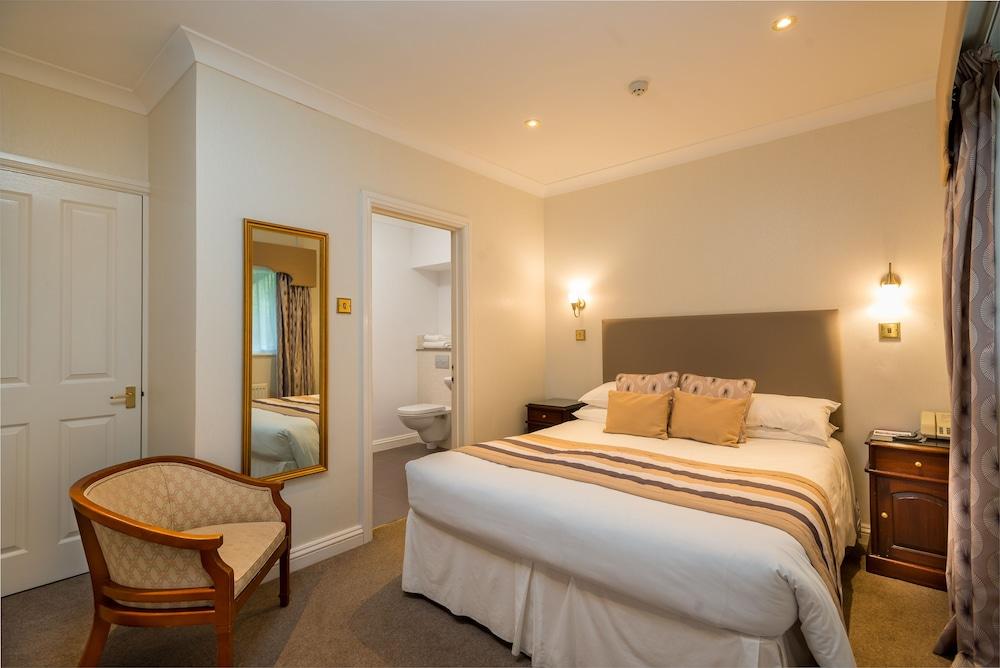 The Glen Yr Afon House Hotel