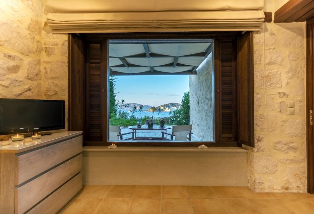 Exensian Villas & Suites