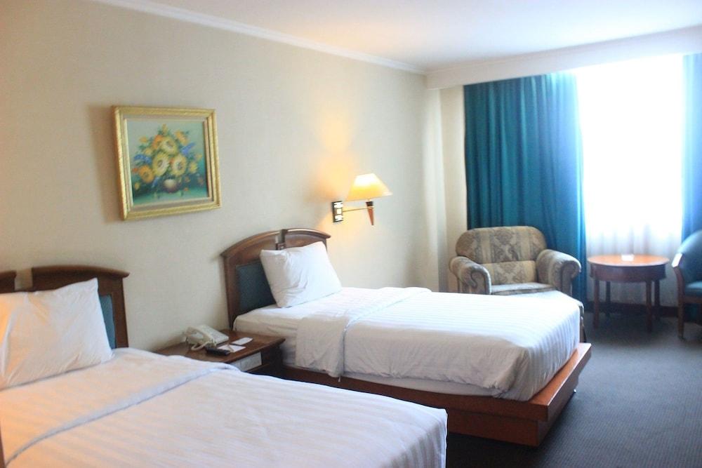 Grand Arkenso Parkview Hotel