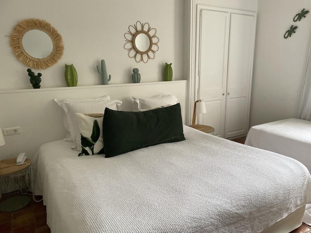 Hôtel de la Plage Mahogany