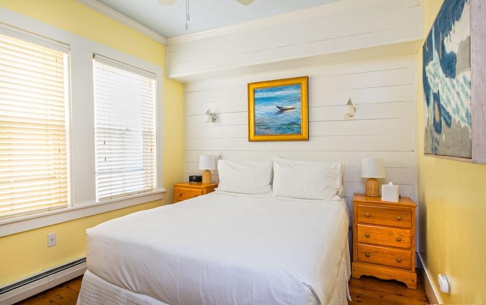 Admirals Landing - Adults Only