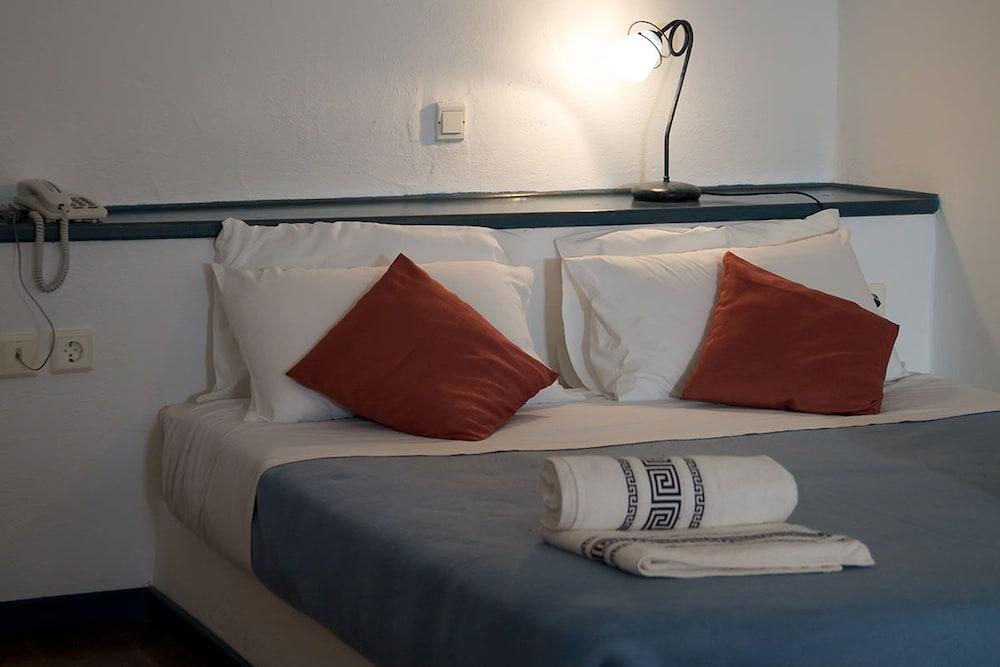 Vallas Apartments & Villas