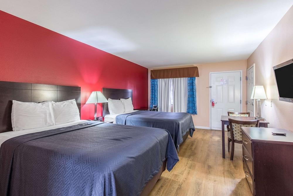 Quality Inn & Suites Bridge City/Orange