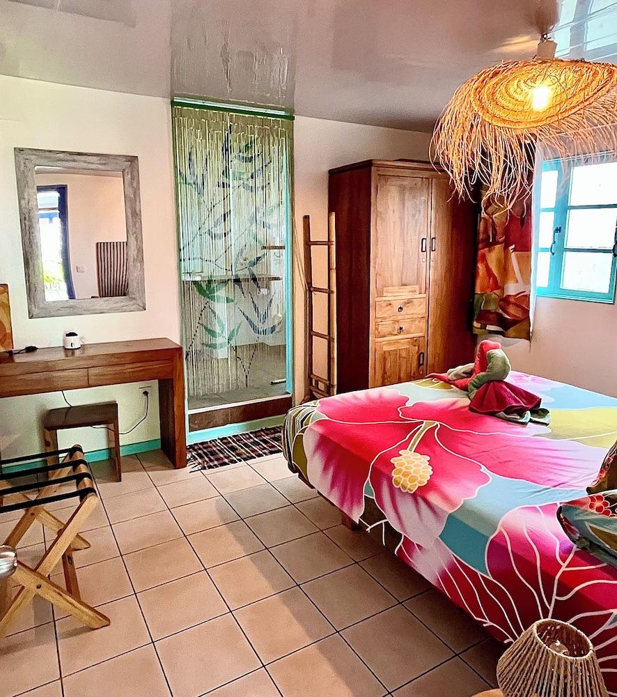 Linareva Moorea Beach Resort