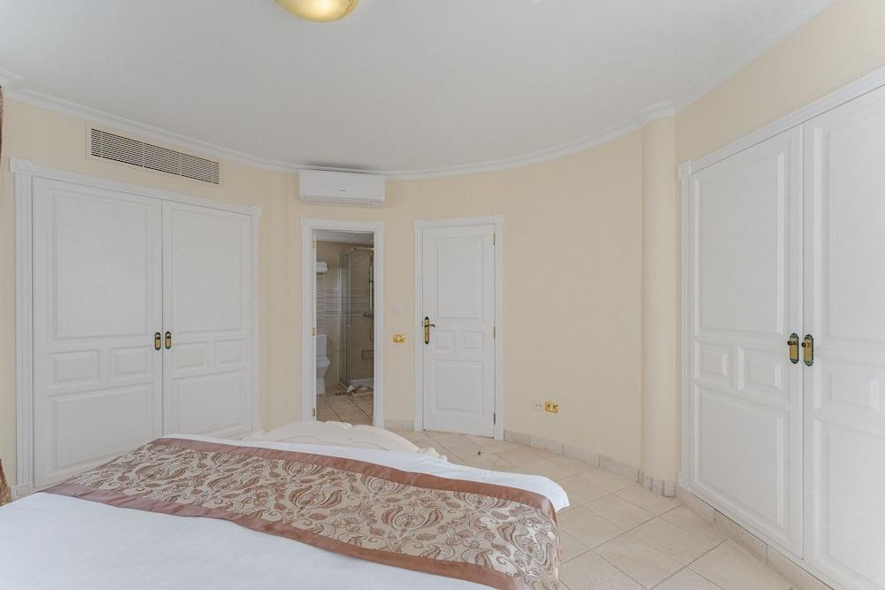 Flamingo Suites Boutique Hotel