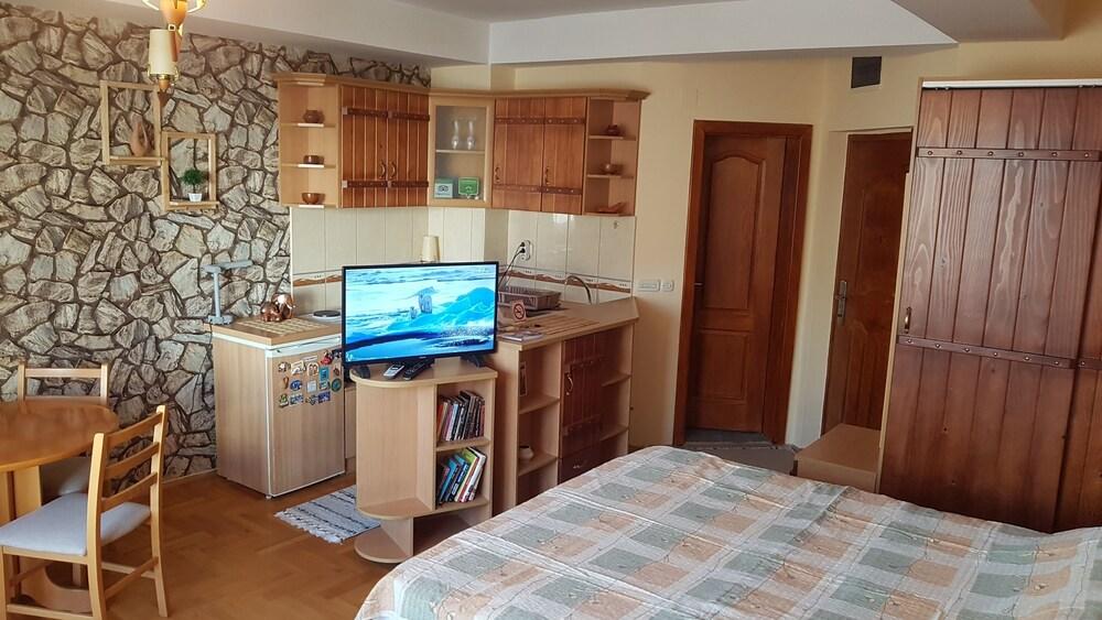 Luccia Apartments- Very Central Cozy Condo