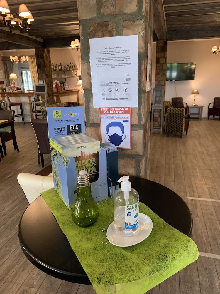 LOGIS HÔTEL LES NYMPHEAS