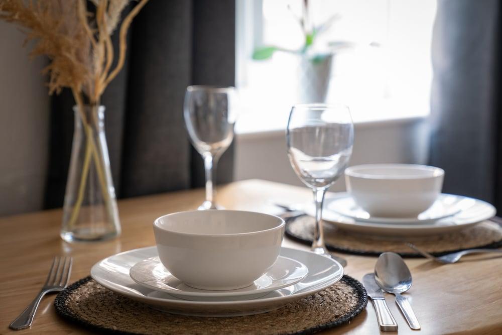 Coasters Hotel & Apartments