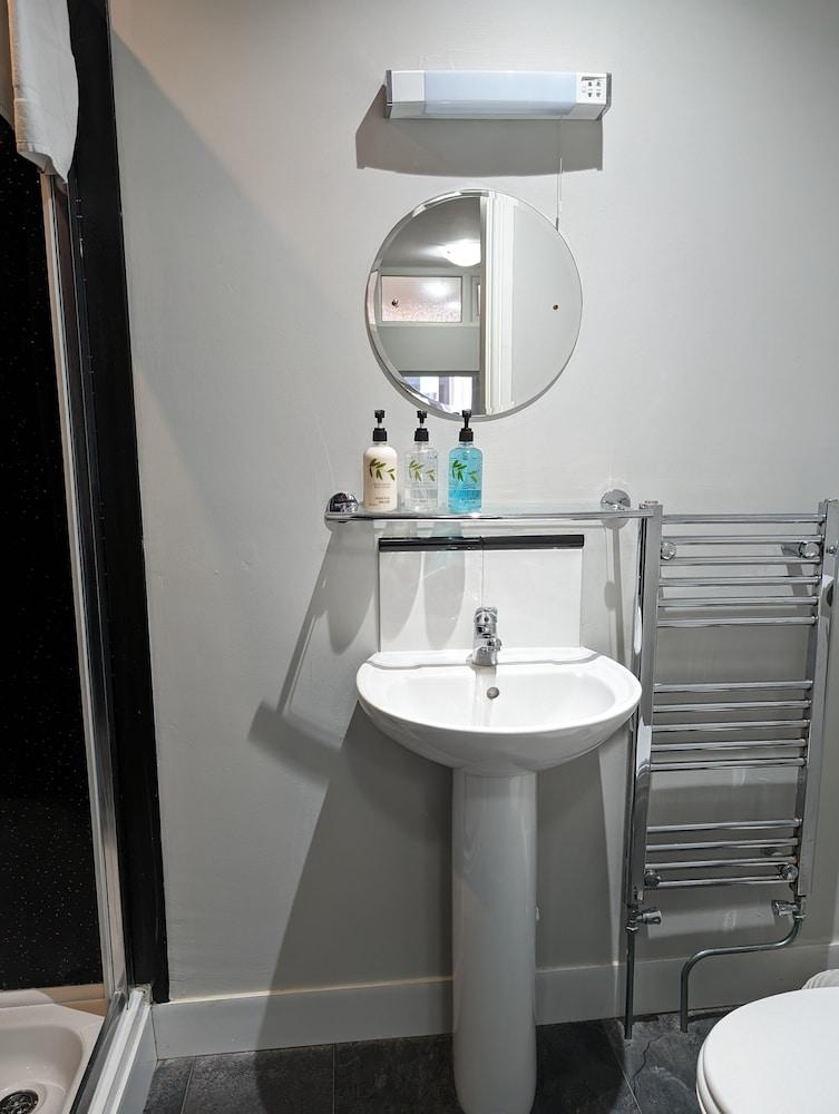 Coasters Hotel & Apartments