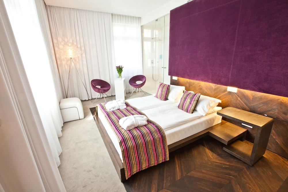 Platinum Residence Boutique Hotel