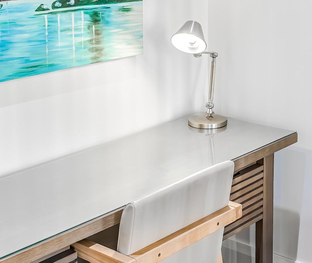 Oaks Redcliffe Mon Komo Suites