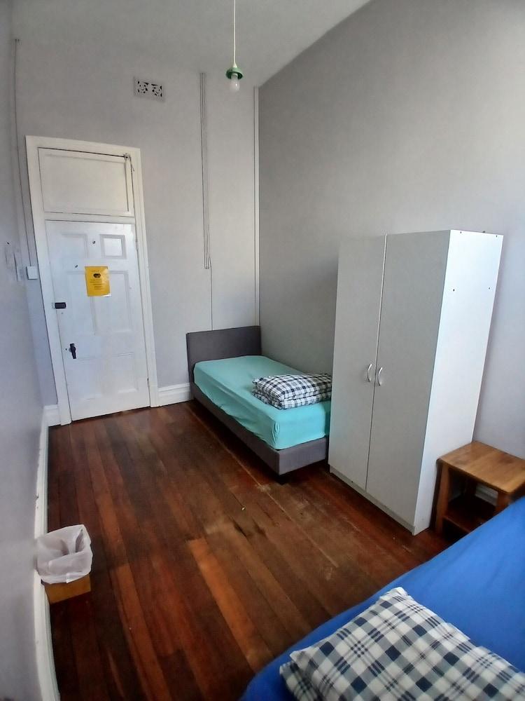 1849 Backpackers Hotel